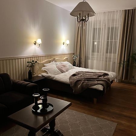 فندق Saku Mois & Saku Manor المظهر الخارجي الصورة