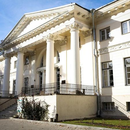 فندق Saku Mois & Saku Manor المظهر الخارجي الصورة