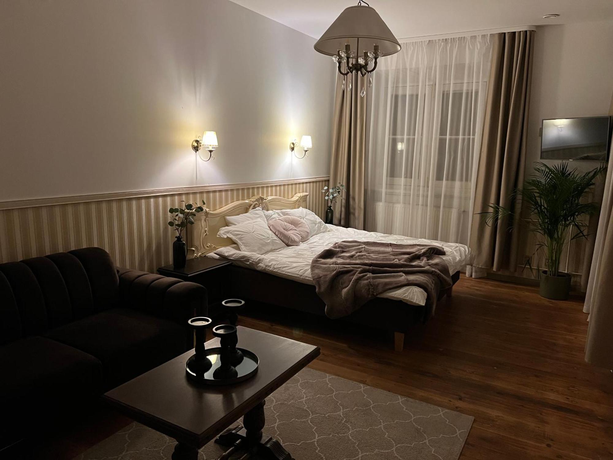 فندق Saku Mois & Saku Manor المظهر الخارجي الصورة