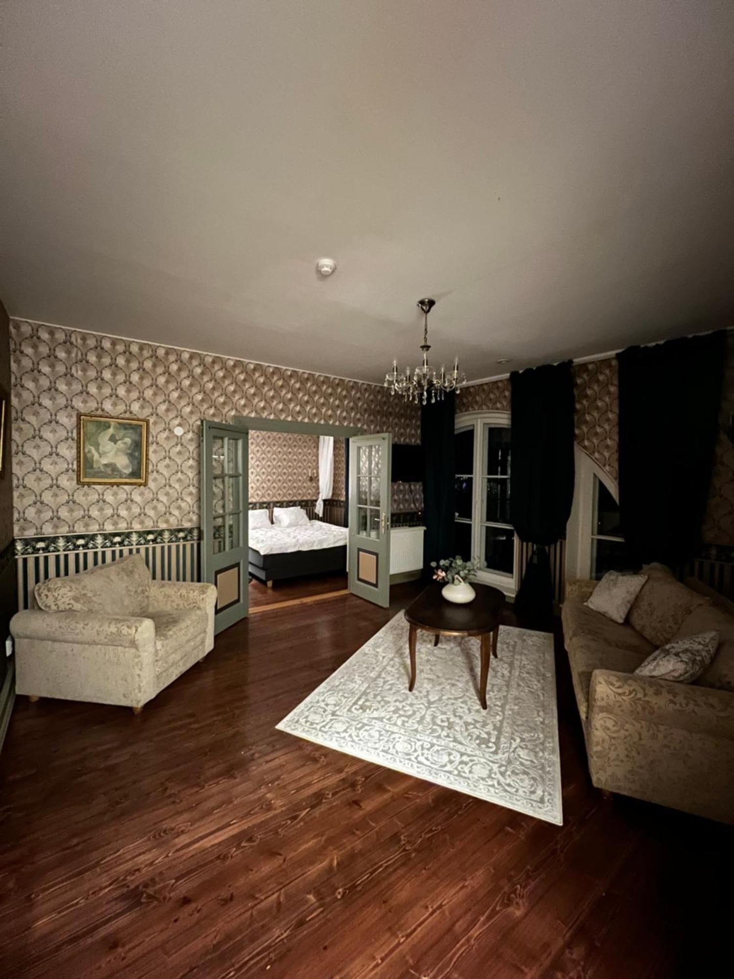 فندق Saku Mois & Saku Manor المظهر الخارجي الصورة