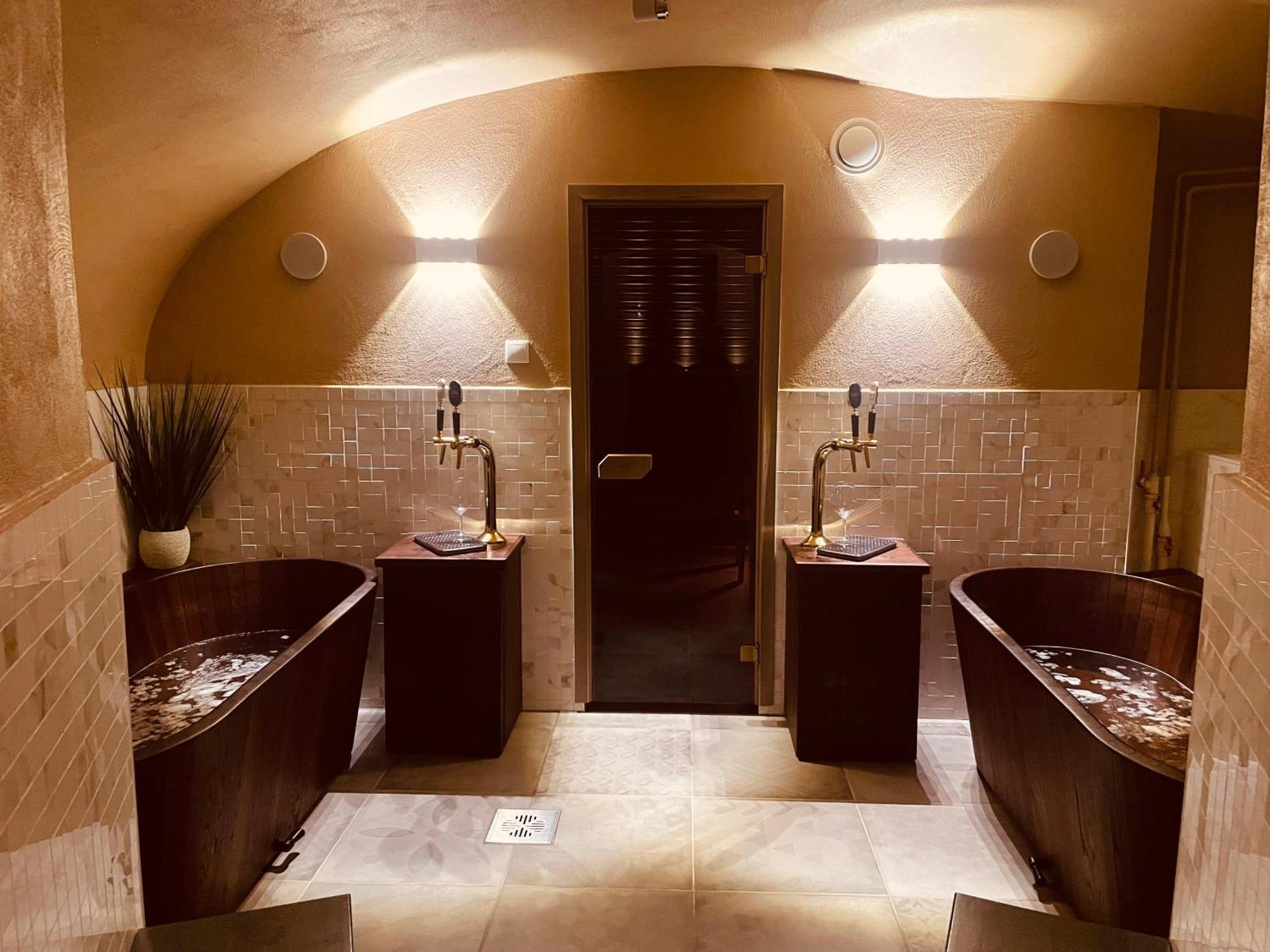 فندق Saku Mois & Saku Manor المظهر الخارجي الصورة