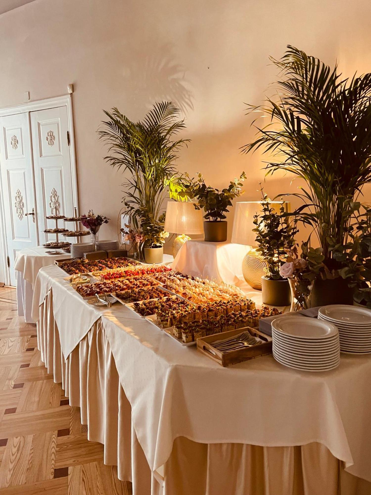 فندق Saku Mois & Saku Manor المظهر الخارجي الصورة
