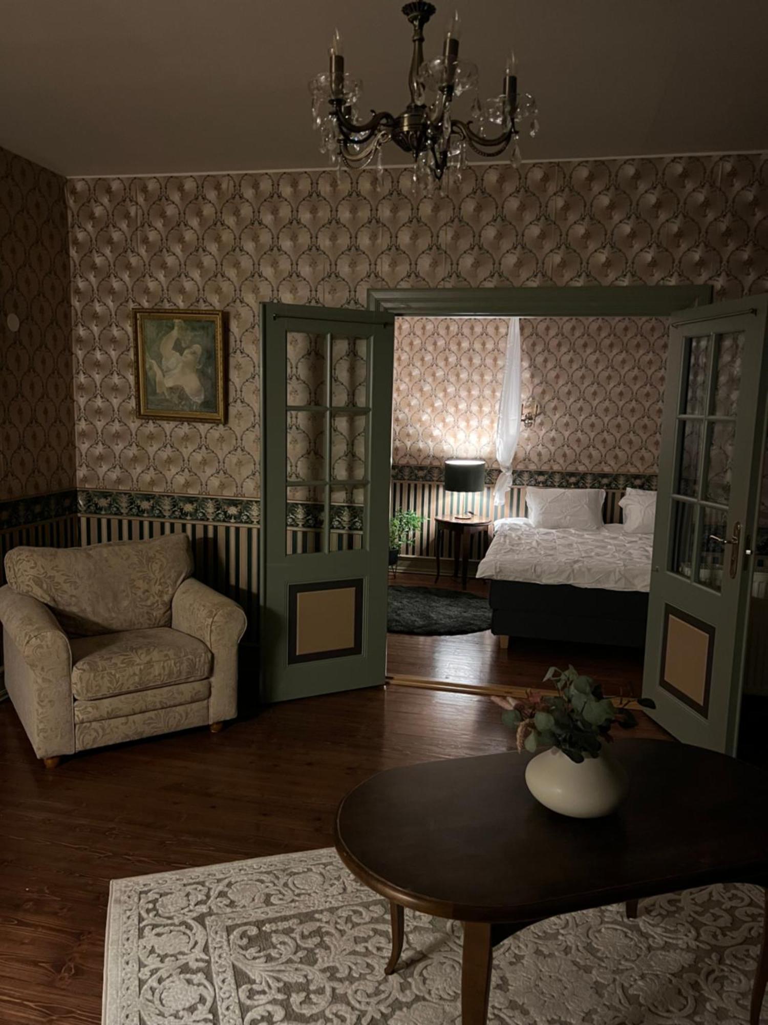 فندق Saku Mois & Saku Manor المظهر الخارجي الصورة