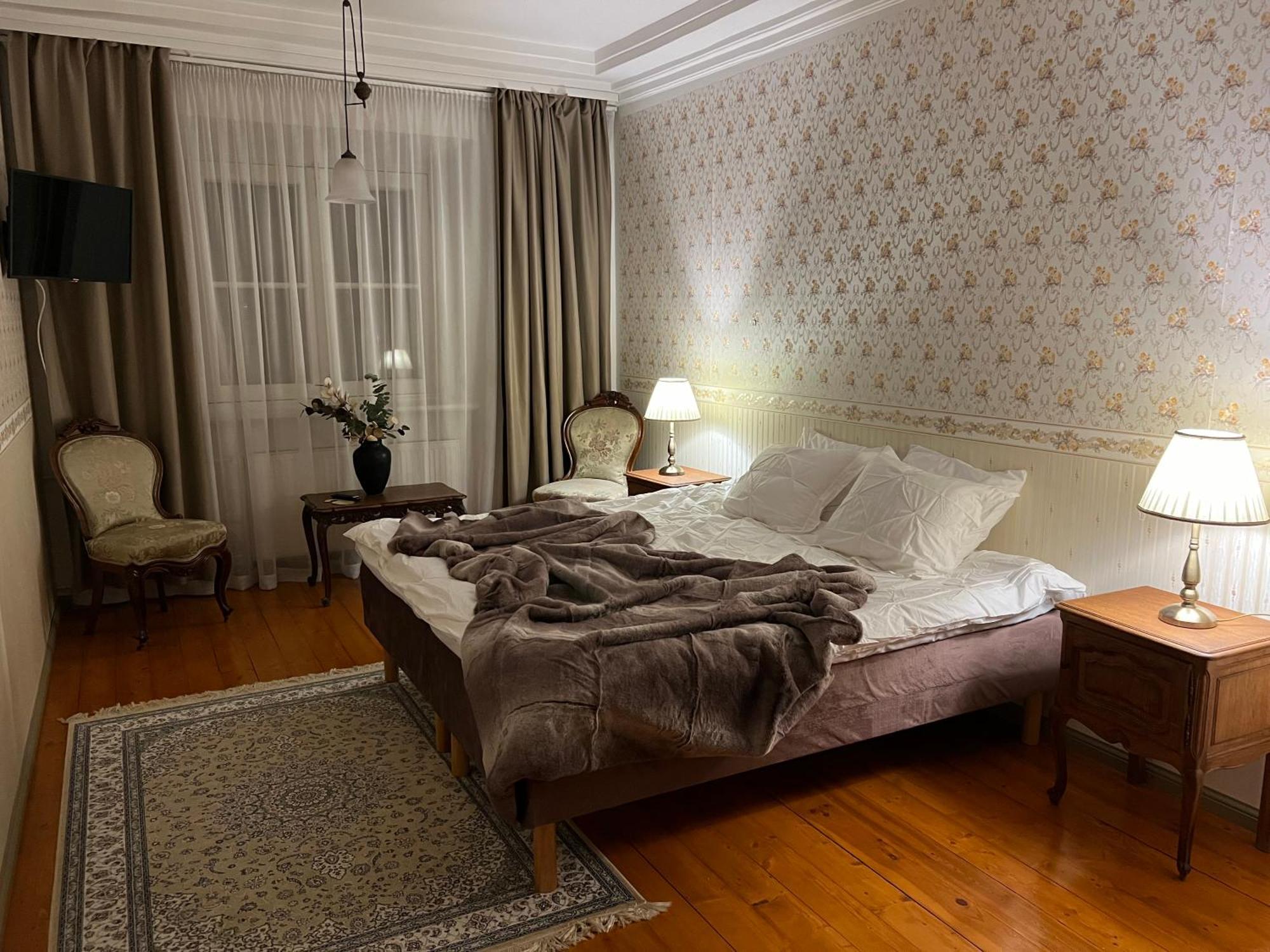 فندق Saku Mois & Saku Manor المظهر الخارجي الصورة