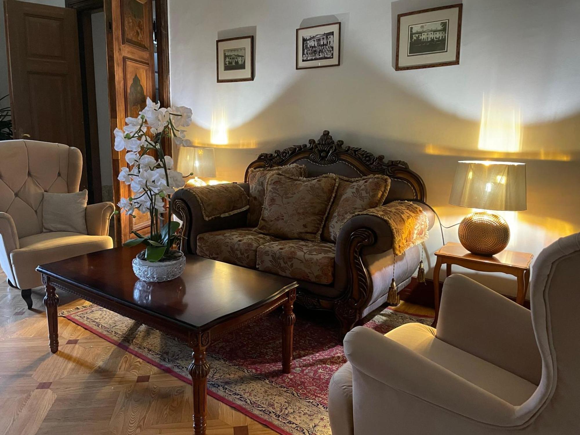 فندق Saku Mois & Saku Manor المظهر الخارجي الصورة