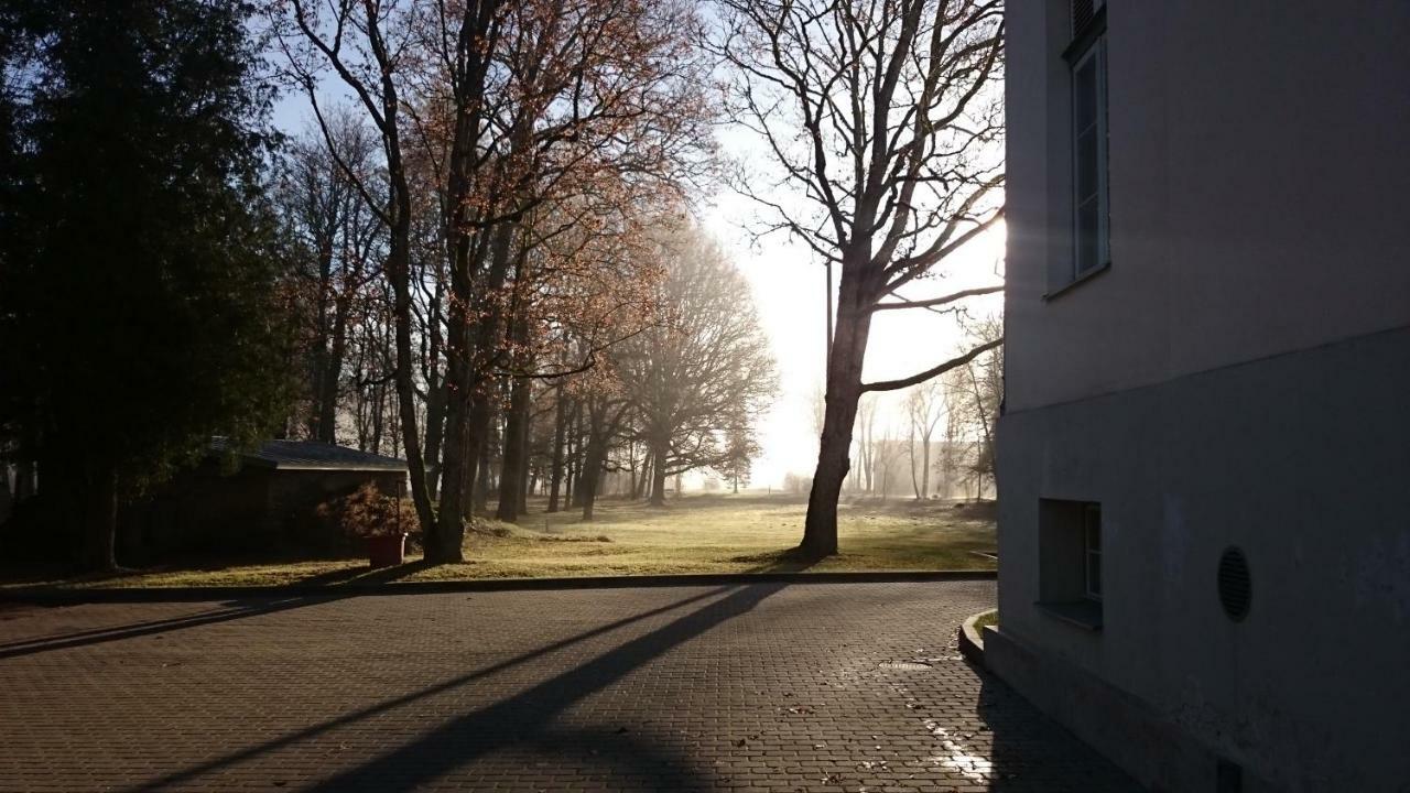 فندق Saku Mois & Saku Manor المظهر الخارجي الصورة