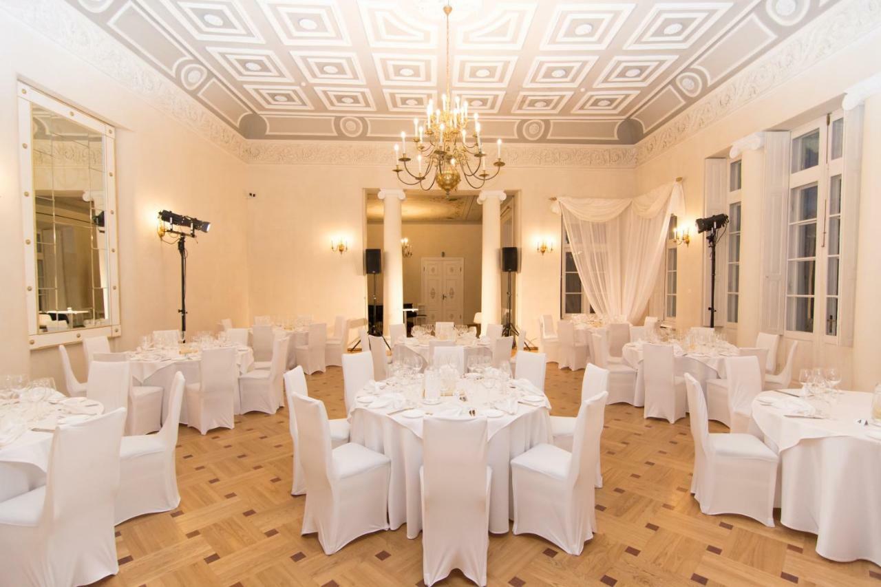 فندق Saku Mois & Saku Manor المظهر الخارجي الصورة