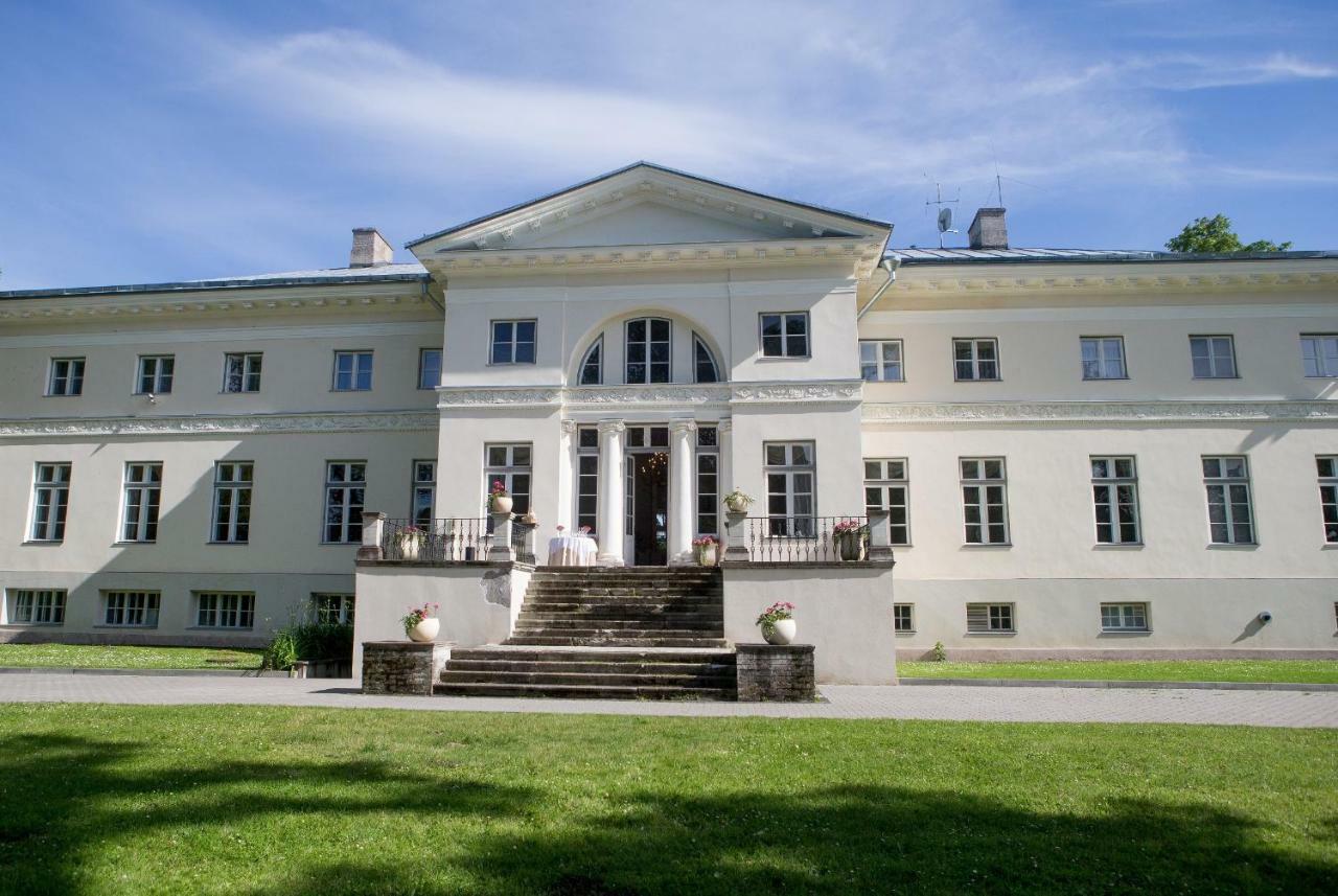 فندق Saku Mois & Saku Manor المظهر الخارجي الصورة