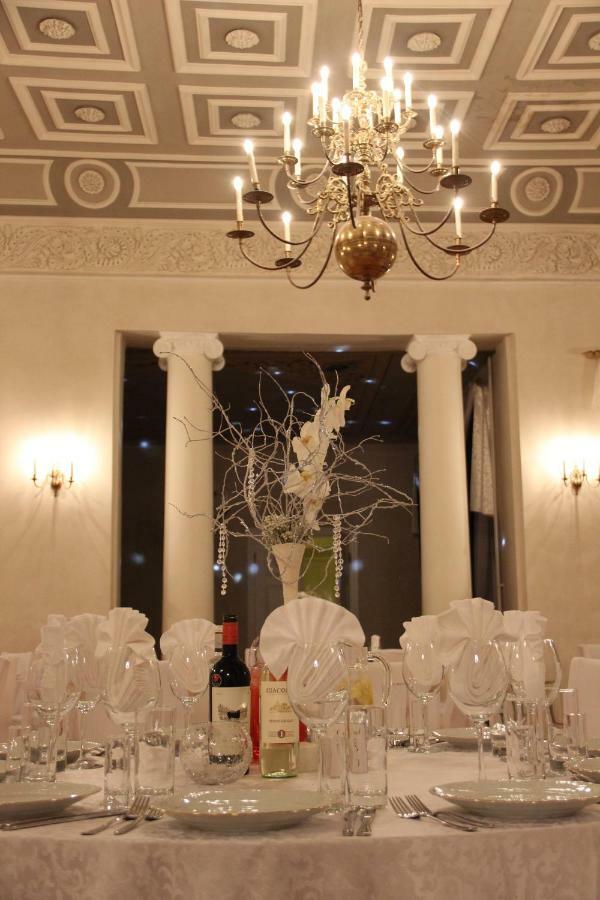 فندق Saku Mois & Saku Manor المظهر الخارجي الصورة